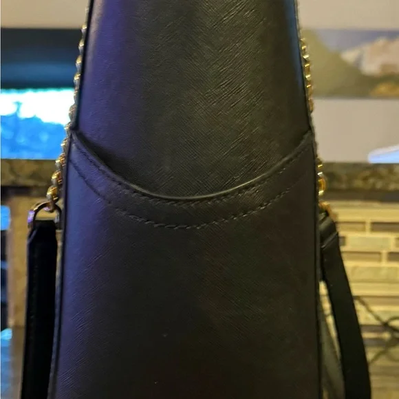 Michael Kors Black Shoulder Bag with Gold Chain - Picture 2 of 5